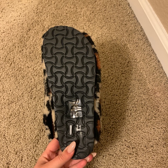 cheetah sherpa slippers - Picture 3 of 3